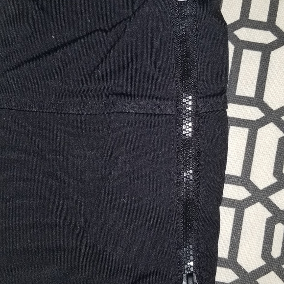 Pink Victoria Secret Ultimate Yoga Sip - Picture 7 of 8